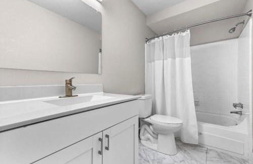 Elegant Escape Prime Location & Style - Foto 15