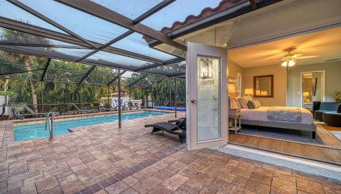 Casa Del Mar - Pet Friendly House on Siesta Key w/ Outdoor Patio & Private Screened-In Heated Pool! - Foto 4