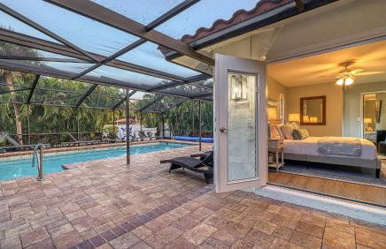 Casa Del Mar - Pet Friendly House on Siesta Key w/ Outdoor Patio & Private Screened-In Heated Pool! - Foto 4