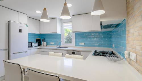 Bonita casa en urbanización privada muy cerca del mar y de Alicante - Foto 2