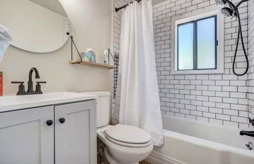 Modern Main-Level | TWO Kings • Yard • Downtown - Foto 19