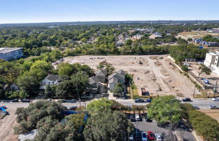 Upstay Stylish 4BR Getaway in Vibrant East Austin - Foto 34