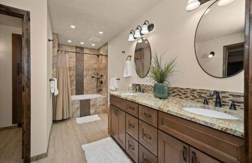 Theatrical Escape South Hill Home near Downtown - Foto 18