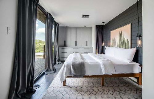 Luxury 4-Bedroom Container Home, Hot-Tub & Firepit - Foto 17