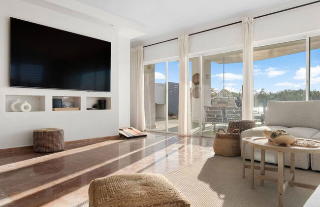 Vistamar Private Waterfront Home Pool - Photo 14