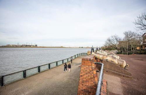 A Riverside Paradise in The City w Garden and Free Parking - A 2 Bed Home in London Sleeps 4! - Foto 41