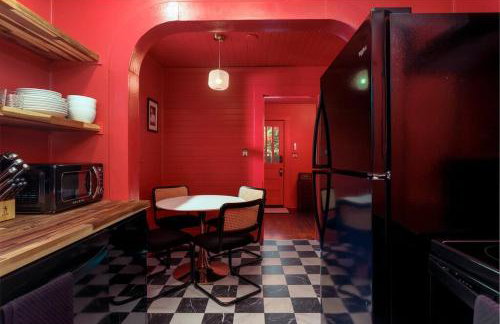 The Swan - Vibrant East Hill Getaway - Foto 21