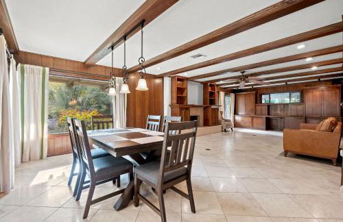 Airy Large Backyard Oasis Perfect Family Getaway - Foto 65