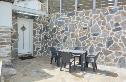 Tsonos Home - Photo 4