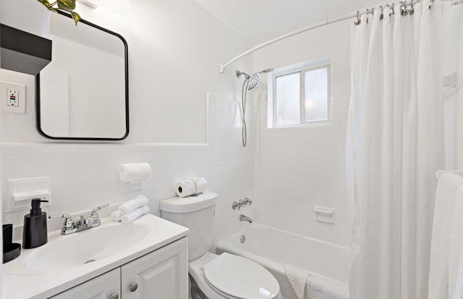 Lovely Rental Unit With Free Parking on Premises - Foto 9