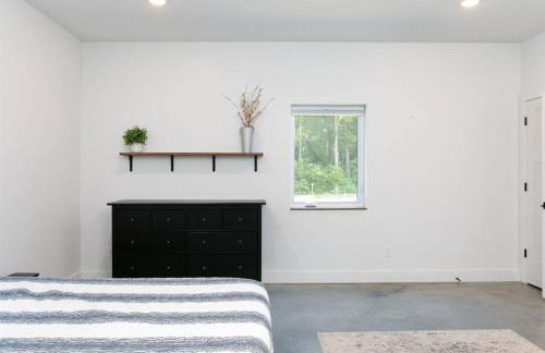 38-Acres of Luxury: 9BR, Indoor Pool, Gym, Near ND - Foto 58