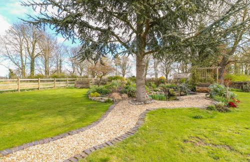 South Lodge - Longford Hall Farm Holiday Cottages - Photo 33