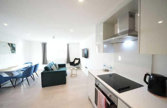 Heathrow Charge and Go - Photo 40