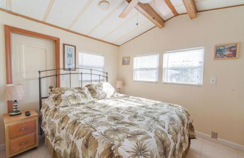 Island Beach House with No Extra Fees - Photo 15