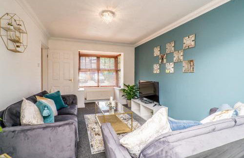 CENTRAL MK- 3Bed, 2 Bath house for LONG TERM CONTRACTOR Stays, free parking for 2 vehicles, DESK & GARDEN space managed by CHIQUE PROPERTIES LTD - Photo 25