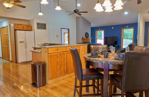 Serene Rustic Retreat with Lake - Foto 24