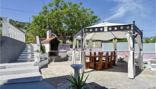 Cozy Home In Srinjine - Photo 2