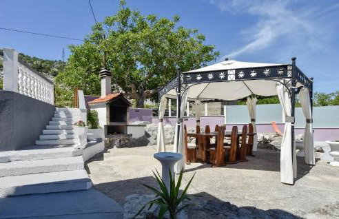 Cozy Home In Srinjine - Photo 2