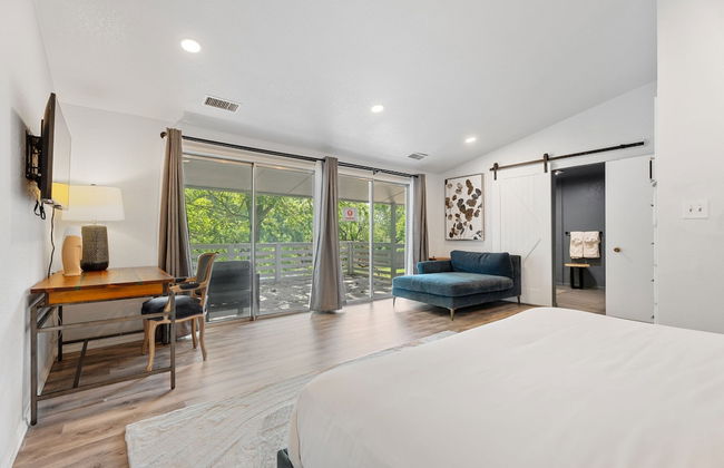 Spacious Family Home w Pool Hot Tub Large Yard - Photo 24