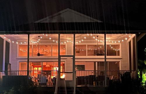 Private Bayfront Beach House with Dock, Steps to Beach and Restaurants - Foto 13