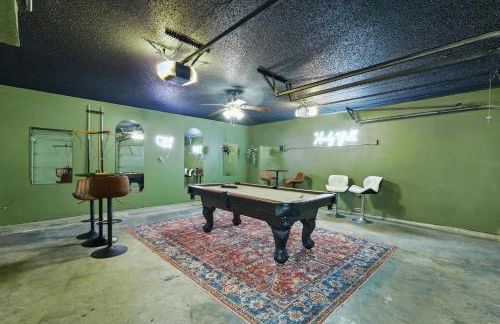 4BD Tropical Pool Oasis with a Game Room - Photo 38