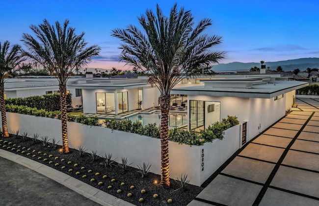 Sleeps 17 Pool & Pickleball Sun-kissed Desert Escape Bravo Villa #1 by Avantstay - Foto 24