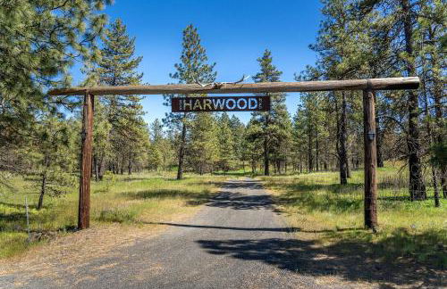 Spacious Rustic Cabin Rental with a Hot Tub in Cheney, Washington - Foto 15