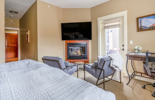 Luxury 3-Br Penthouse | INDOOR Pool & Hot Tub | Pool Table | 2 Decks + Mtn Views - Photo 5