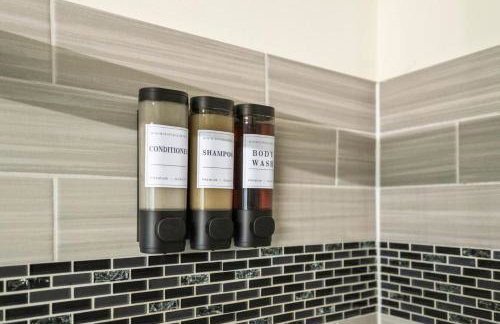 Modern Comfort Loves Park - Stylish 3BR Getaway - Foto 31