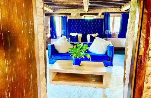 16th Century Farm House,6 Beds,5 BATHROOMS,SLEEPS 15,BBQ,HOT TUB,CINEMA ROOM WITH SURROUND SOUND,With Cymru Holidays - Foto 33