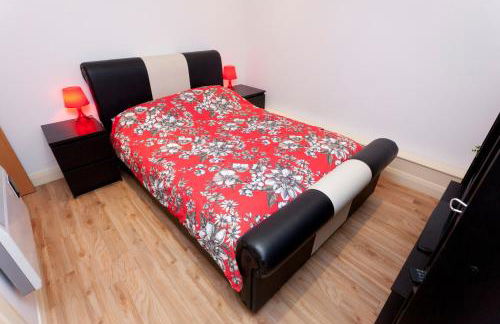 Lace Market Apartments - City Centre - 4 Beds Apartment with 2 Bathrooms and full Kitchen in George Street - close to Victoria Centre Shopping Centre - Parking for Cars & Vans from Five Pounds a Day - Sunday 1pm Check-out - Foto 11