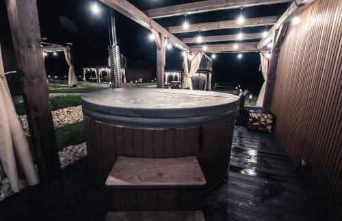 VILLAGE RESORT Sauna & Jacuzzi & Netflix - Photo 6