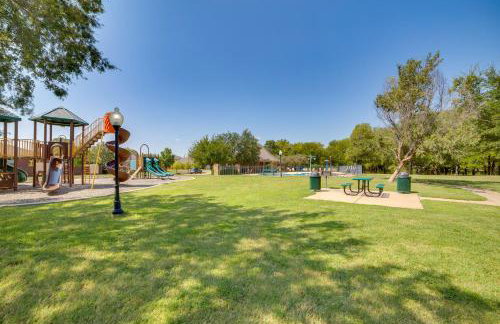 Quiet Suburban Home with Private Yard in Seagoville! - Foto 27