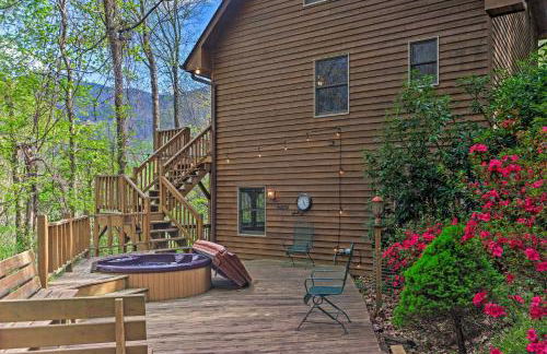 Spacious Maggie Valley Cabin with Hot Tub and MTN View - Foto 23