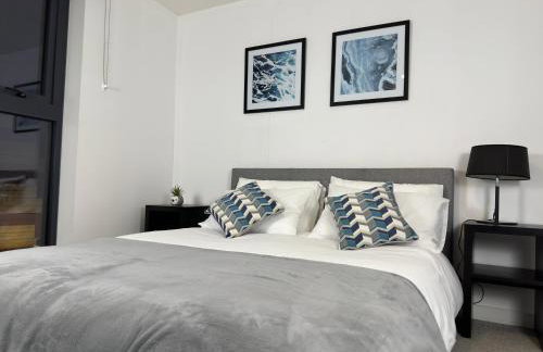 Cozy City Centre Apartment with Free Gym and Free Coffee - Photo 2