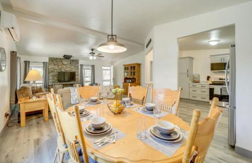 Snowy Peak Views and Cozy Game Nights Pine Home - Foto 3