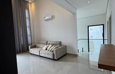 Belo sobrado com piscina aquecida em Ninho Verde 2 - Foto 16