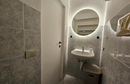 Exclusive top floor 2-bedroom flat - Photo 43