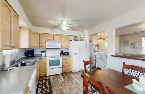 History, Hikes and Cozy Nights Parowan Gem with Deck! - Foto 7