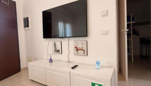 Azure Oasis with parking near the airport & beach - Foto 3