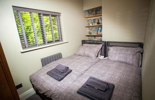 NEW Refurbished Cottage near Alton Towers Sleeps 6 Ashbourne Peak District Derbyshire - Foto 14