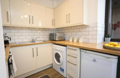 Aisiki Living at Upton Road, Multiple 1, 2, or 3-Bedroom Apartments, King or Twin Beds with Free WiFi & Parking Space - Foto 22