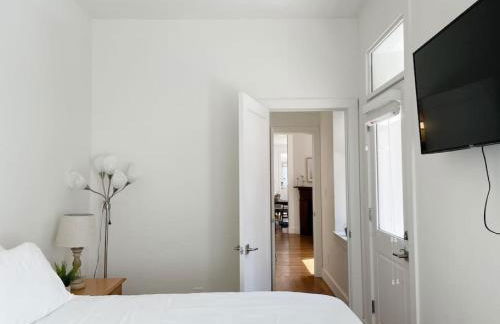 Historic 1900s Townhome with a Modern Flair - Foto 38