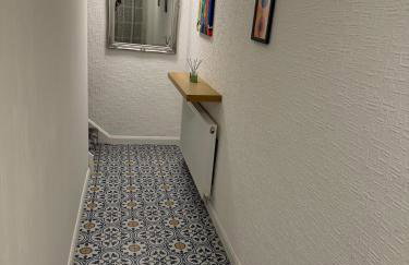 Bauhaus Inspired 2 Bedroom Townhouse Near The City Centre With Drive Parking - Foto 30