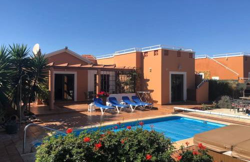 Casa Piedra, Luxury Family Front Line Golf, Hot Tub,Pool Table, 8 pers, Caleta de Fuste - Foto 1