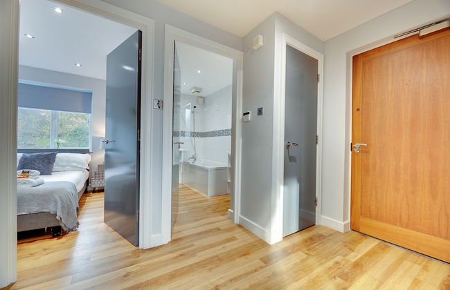 Swan Apartments - By Week2Week - Photo 4