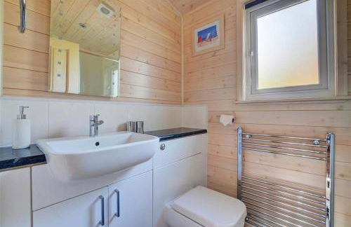 2 Bed in Weybourne oc-1628 - Photo 11