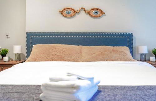 7BR Luxury Living 1st Floor Primary ABODEbucks - Foto 26