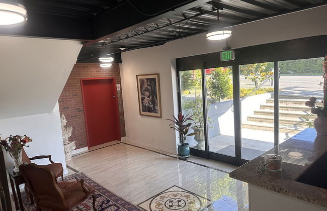 Lakeview Hotel - Photo 2