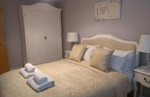 Three Bedroom Apartment by Beautiful Park - Photo 25